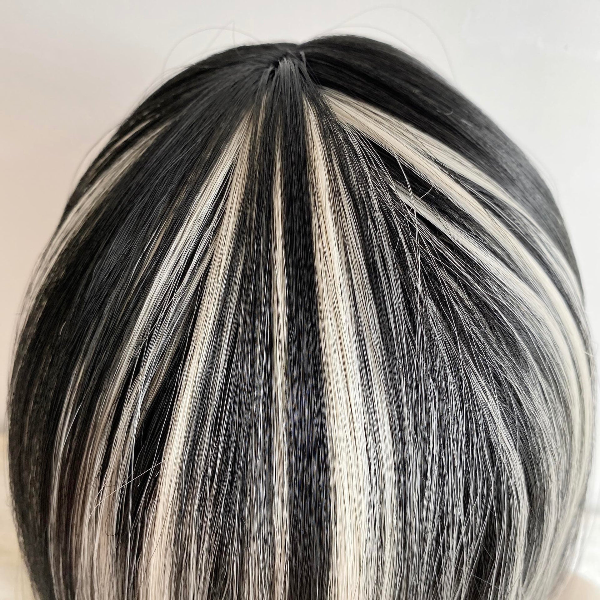 nevermindyrhead Women Skunk Stripe Wig, Black And 613 Blonde Short Straight Bob Side Part Wig